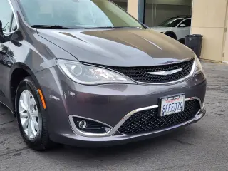 Chrysler Pacifica 2018 Touring Plus 4dr Mini-Van