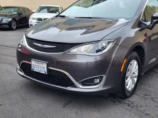 Chrysler Pacifica 2018 Touring Plus 4dr Mini-Van
