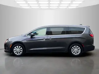 Chrysler Pacifica 2018 Touring Plus 4dr Mini-Van