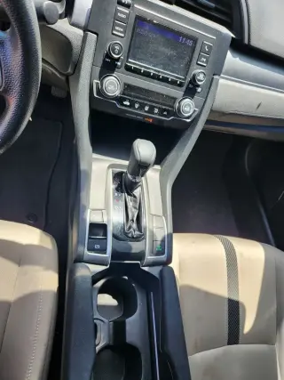 Honda Civic 2017 LX 4dr Sedan CVT