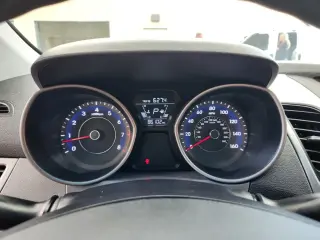Hyundai ELANTRA 2016 SE 4dr Sedan 6M (US)