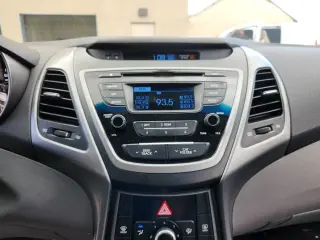 Hyundai ELANTRA 2016 SE 4dr Sedan 6M (US)