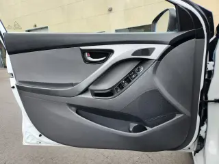 Hyundai ELANTRA 2016 SE 4dr Sedan 6M (US)