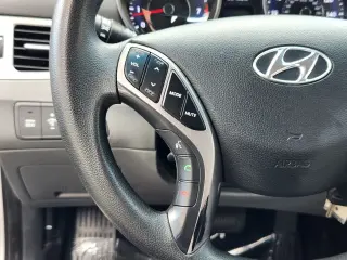 Hyundai ELANTRA 2016 SE 4dr Sedan 6M (US)