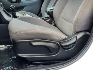 Hyundai ELANTRA 2016 SE 4dr Sedan 6M (US)