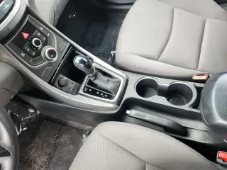 Hyundai ELANTRA 2016 SE 4dr Sedan 6M (US)