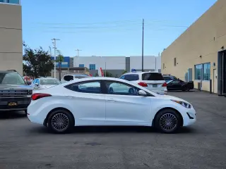 Hyundai ELANTRA 2016 SE 4dr Sedan 6M (US)