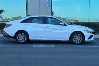 Hyundai ELANTRA Hybrid 2025 Blue 4dr Sedan
