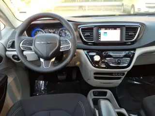 Chrysler Voyager 2023 LX 4dr Mini-Van