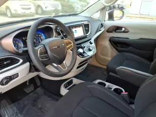 Chrysler Voyager 2023 LX 4dr Mini-Van