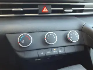 Hyundai ELANTRA 2025 SE 4dr Sedan