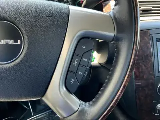 GMC Yukon 2013 AWD Denali 4dr SUV