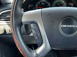 GMC Yukon 2013 AWD Denali 4dr SUV