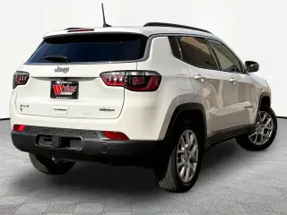 Jeep Compass 2023 4x4 Latitude Lux 4dr SUV