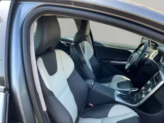 Volvo S60 Cross Country 2016 AWD T5 Platinum 4dr Sedan