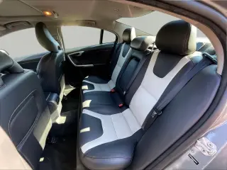 Volvo S60 Cross Country 2016 AWD T5 Platinum 4dr Sedan