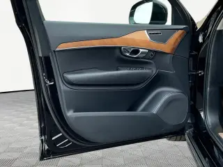 Volvo XC90 2023 AWD B6 Plus Bright Theme 7-Passenger 4dr SUV
