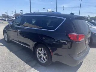 Chrysler Pacifica 2018 Limited 4dr Mini-Van