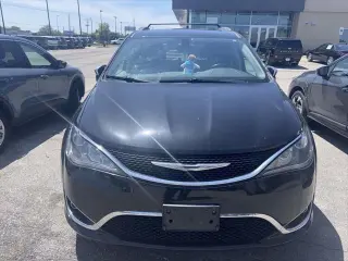 Chrysler Pacifica 2018 Limited 4dr Mini-Van