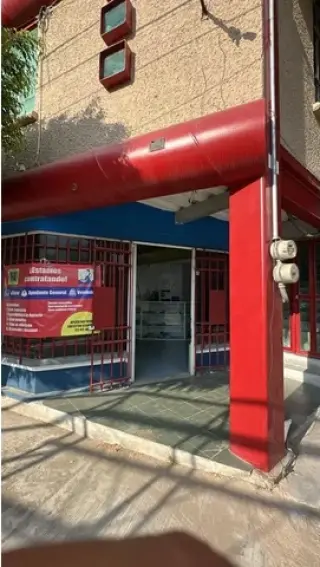 Renta de bodega con  local 800