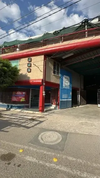 Renta de bodega con  local 800