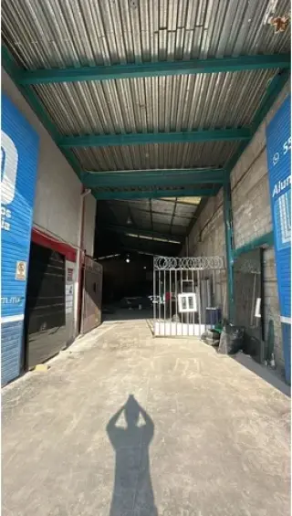 Renta de bodega con  local 800