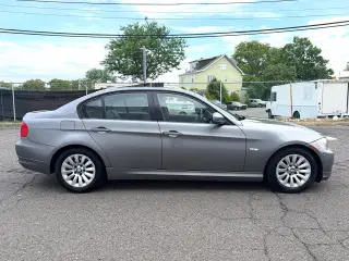 2009 BMW 3 Series 4dr Sdn 328i RWD SULEV