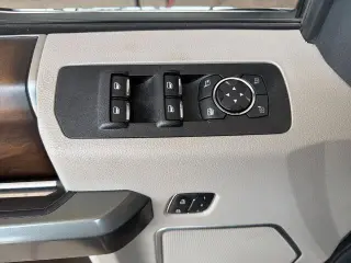Ford F-150 2019 4x4 Limited 4dr SuperCrew 5.5 ft. SB