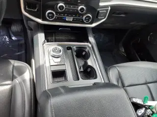 Ford Expedition 2024 4x2 XLT 4dr SUV