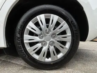 Toyota Yaris 2019 L 4dr Sedan 6M