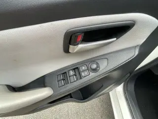 Toyota Yaris 2019 L 4dr Sedan 6M