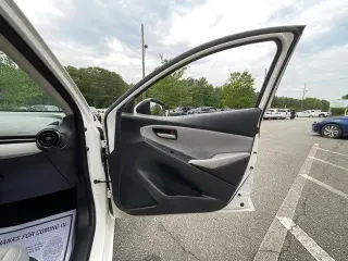 Toyota Yaris 2019 L 4dr Sedan 6M