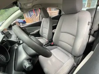Toyota Yaris 2019 L 4dr Sedan 6M