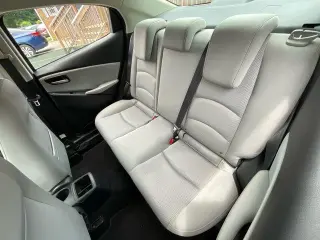 Toyota Yaris 2019 L 4dr Sedan 6M