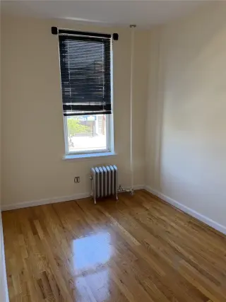 Propiedad en alquiler con 3 habitaciones y 1 baño en Fort Hamilton Parkway