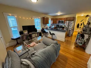 Propiedad en alquiler con 4 habitaciones y 2 baños en Somerville