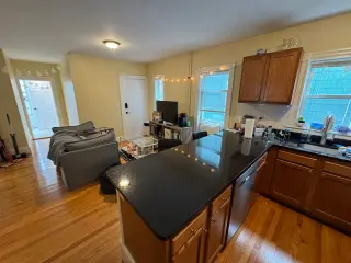 Propiedad en alquiler con 4 habitaciones y 2 baños en Somerville