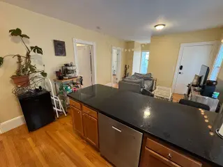 Propiedad en alquiler con 4 habitaciones y 2 baños en Somerville