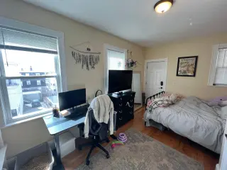 Propiedad en alquiler con 4 habitaciones y 1.5 baños en Somerville