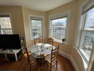 Propiedad en alquiler con 4 habitaciones y 1.5 baños en Somerville