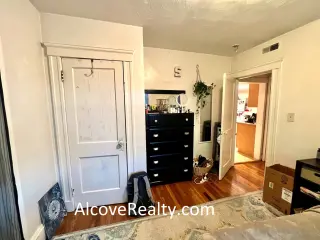 Propiedad en alquiler con 3 habitaciones y 1.5 baños en Somerville