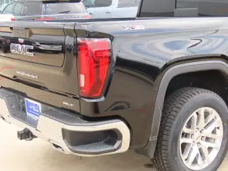 GMC Sierra 1500 2021 4x4 SLT 4dr Crew Cab 5.8 ft. SB