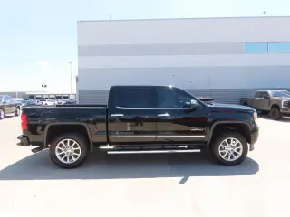 GMC Sierra 1500 2015 4x4 Denali 4dr Crew Cab 5.8 ft. SB