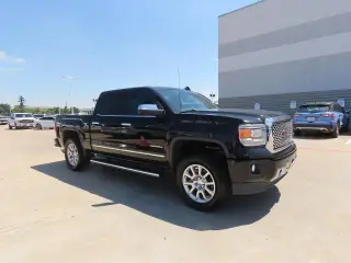 GMC Sierra 1500 2015 4x4 Denali 4dr Crew Cab 5.8 ft. SB