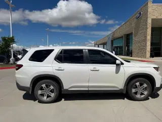 Honda Pilot 2024 EX-L 4dr SUV w/Rear Captain's Chairs