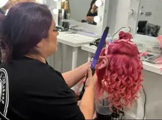 CLASES MAQUILLAJE Y PEINADO