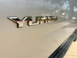 GMC Yukon 2017 4x2 SLT 4dr SUV