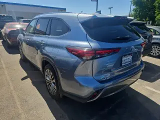 Toyota Highlander 2022 AWD Platinum 4dr SUV