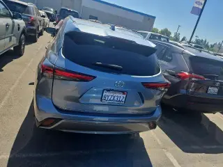 Toyota Highlander 2022 AWD Platinum 4dr SUV