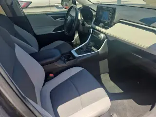 Toyota RAV4 2021 XLE 4dr SUV